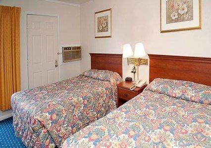 Econo Lodge Inn & Suites שלבורן חדר תמונה